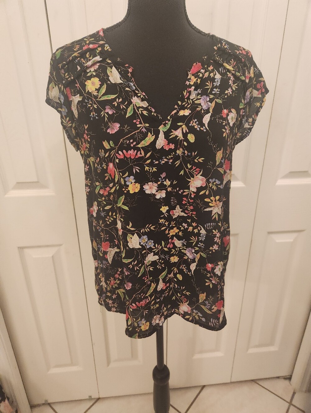 Pleione Floral V-Neck Cap Sleeve Top - Black